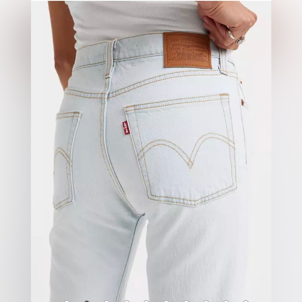 Like new Levi’s wedgie jeans